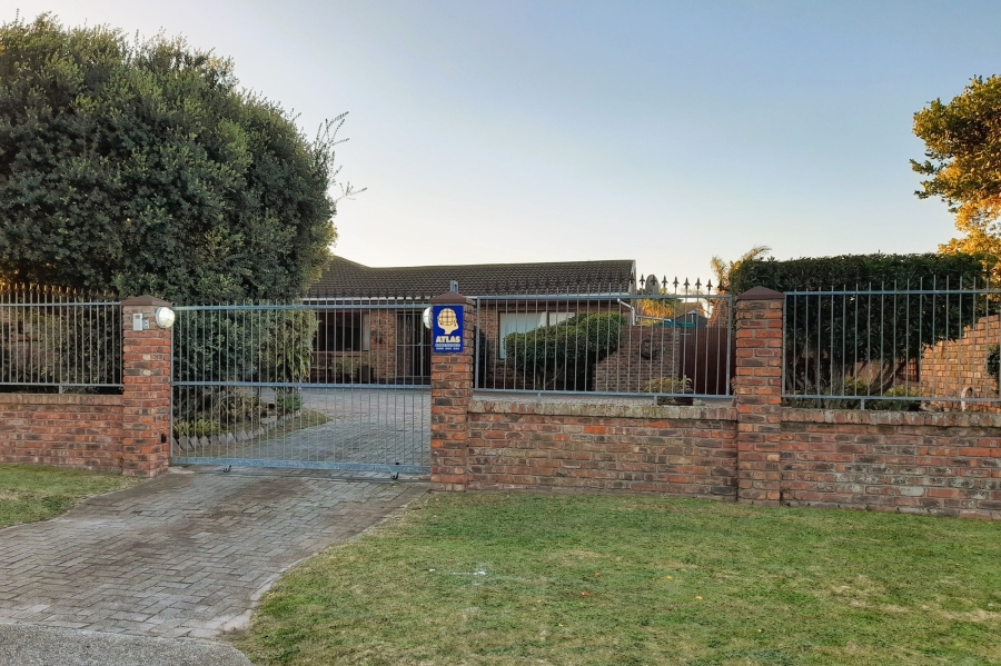 4 Bedroom Property for Sale in Walmer Downs Eastern Cape